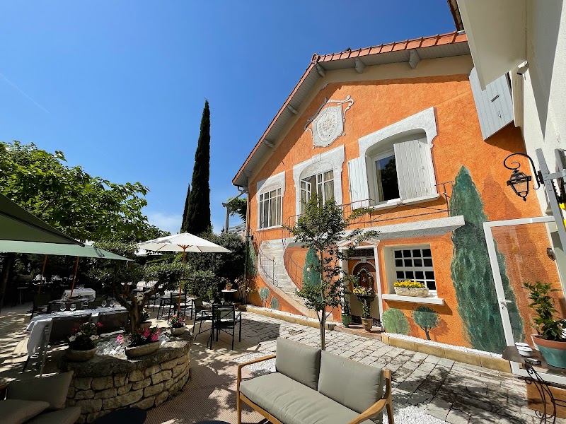 Hotel Le Blason de Provence in Fontainebleau, France