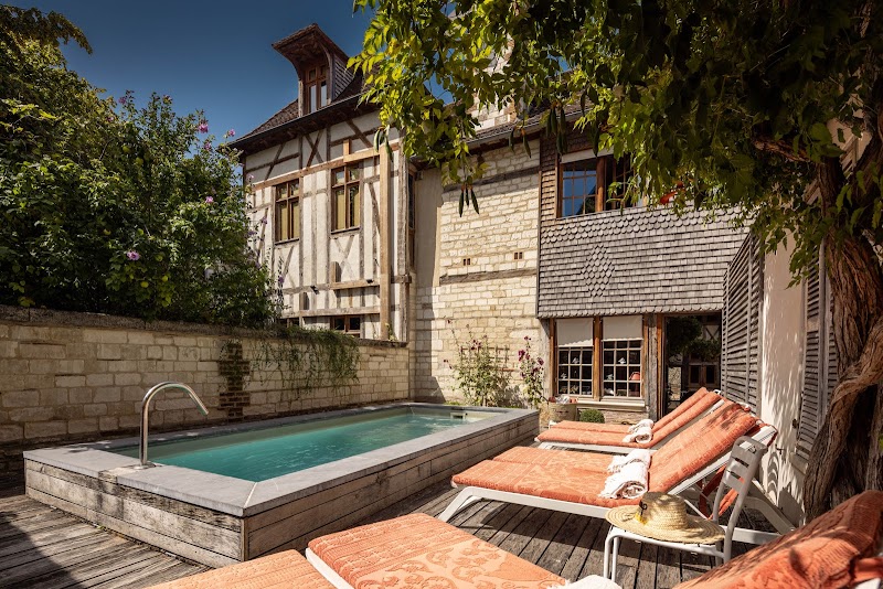 Hotel Le Champ des Oiseaux in Troyes, France