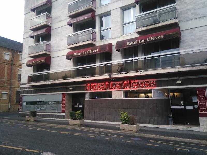 Hotel Le Cleves in Charleville-Mezieres, France