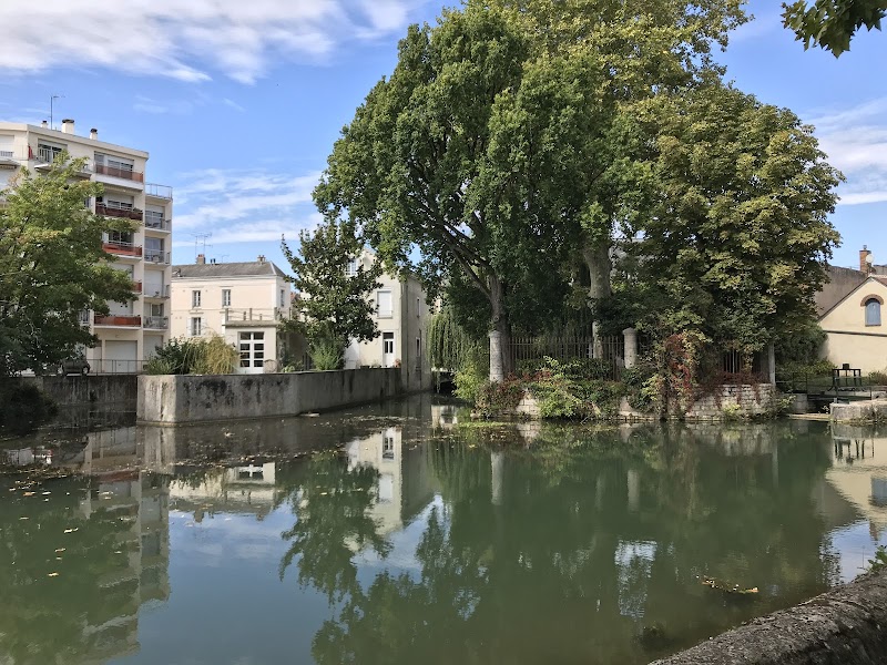 Hotel Le Coche De Briare in Montargis, France