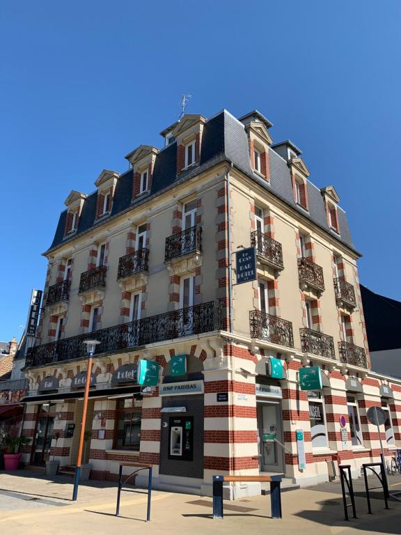 Hotel Le Cosy in Ouistreham, France