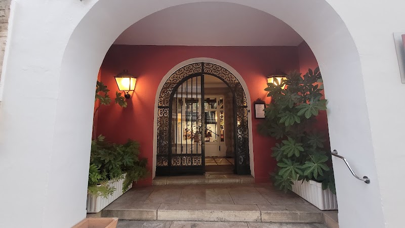 Hôtel Le Grand Hôtel de la Poste in Saint-Jean-de-Luz, France