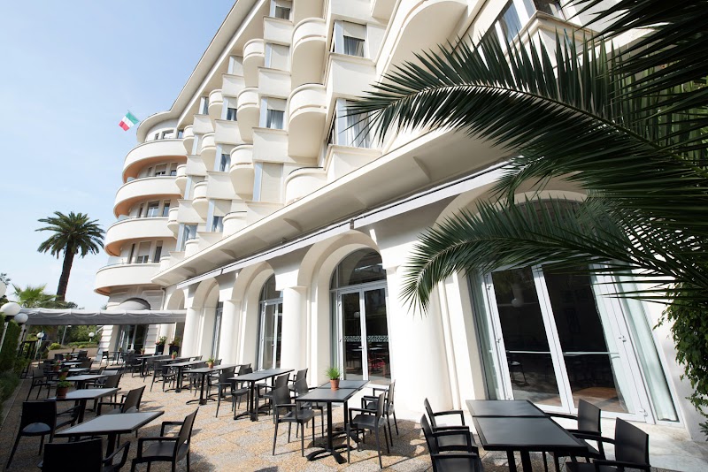 Hotel Le Grand Pavois in Juan-les-Pins, France