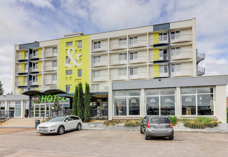 Hotel Le Grand Val in Chaumont, France