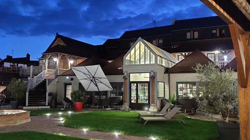 Hotel Le Lion d'Or in Evreux, France