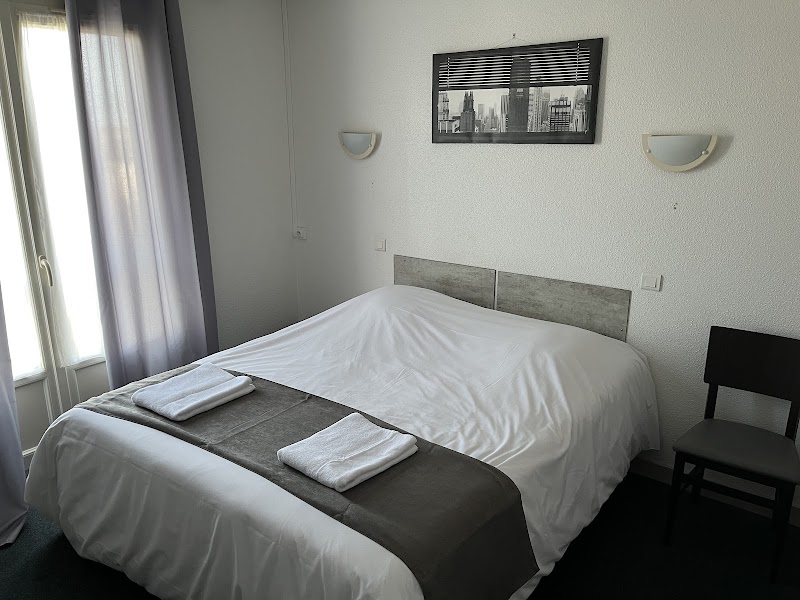 Hotel Le Lyon Vert in Montlucon, France