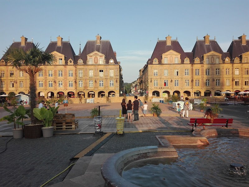 Hotel Le Pelican in Charleville-Mezieres, France