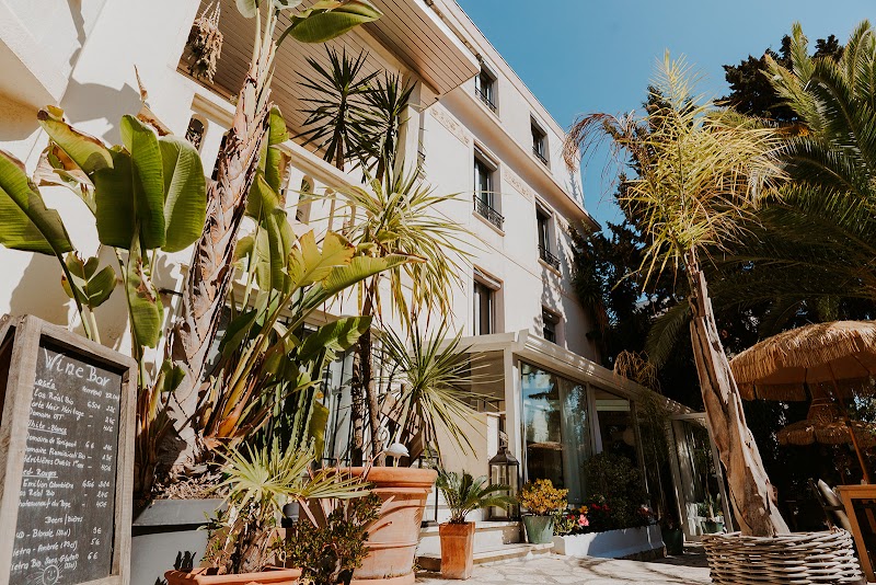 Hotel Le Petit Castel in Antibes, France