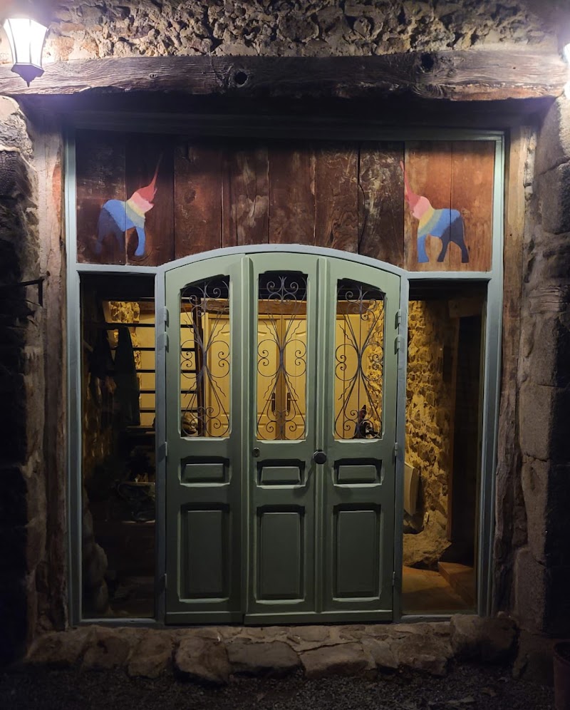Hotel Le Relais des Elephants in Lannion, France