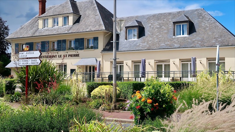 Hôtel Le Saint Pierre in Mayenne, France