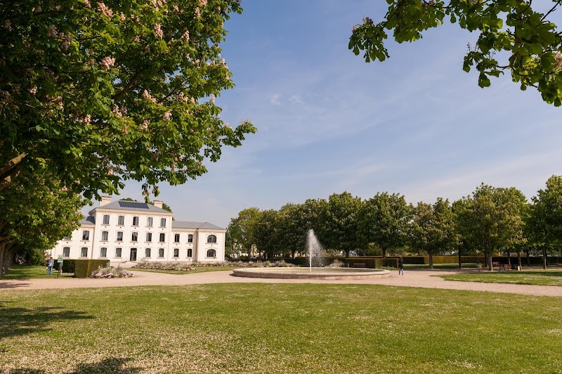 Hotel Le Savoy in Caen, France