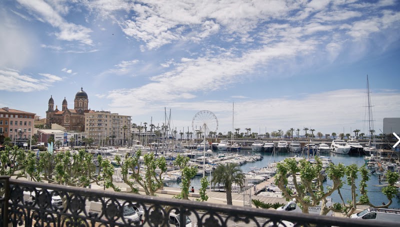 Hotel Le Vieux Port in Saint-Raphael, France