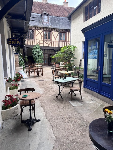 Hotel Le Vieux Relais in Cosne sur Loire, France