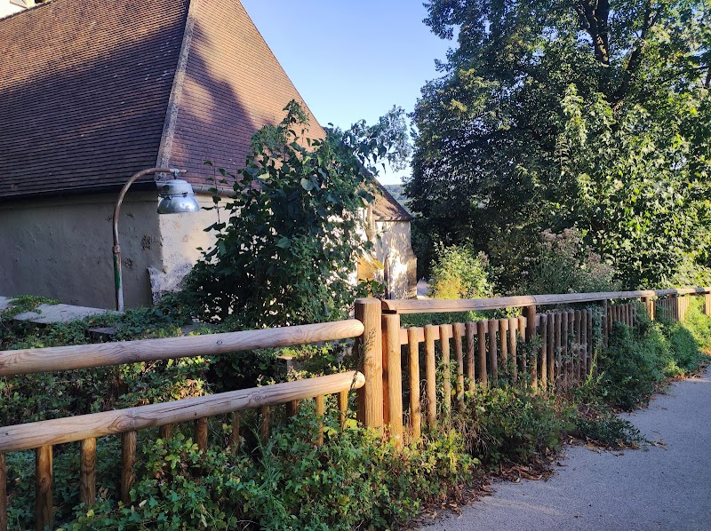 Hotel Le Village in Gif-sur-Yvette, France