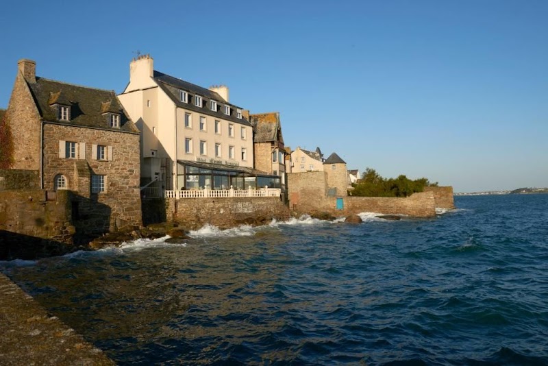 Hotel Les Arcades in Lannion, France