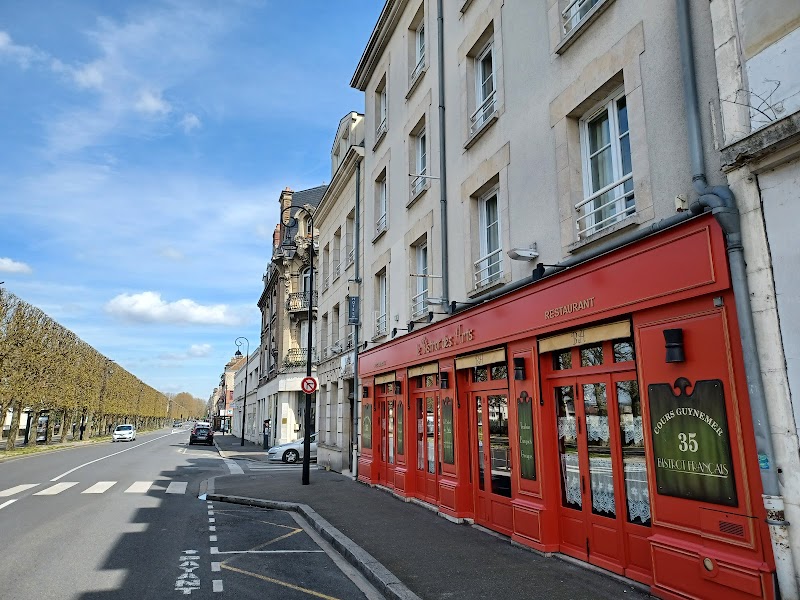 Hotel Les Beaux Arts in Compiegne, France
