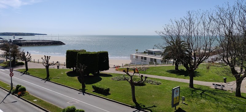 Hotel Les Bleuets in Royan, France