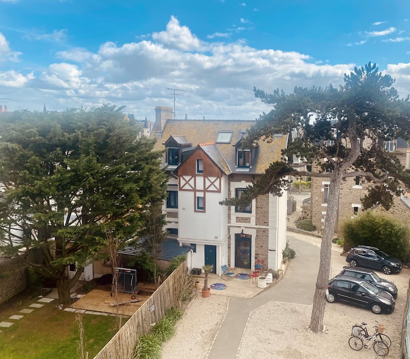 Hotel Les Charmettes in Parame, France