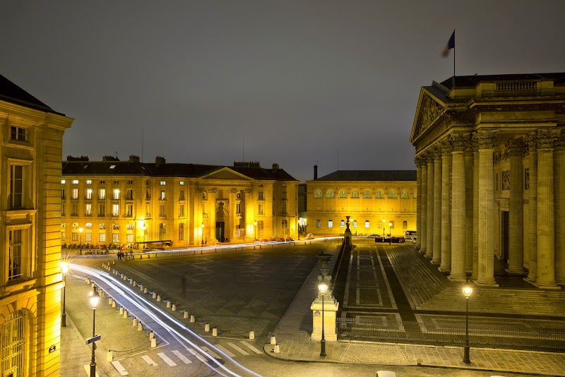 Hotel Les Dames du Panthéon in Paris, France