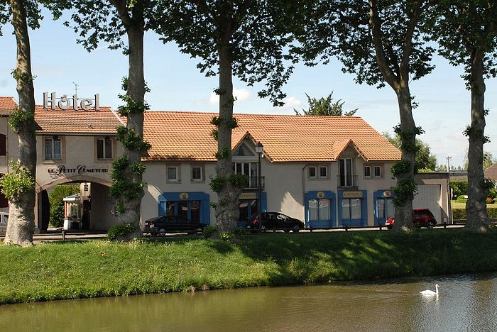 Hôtel Les Pages in Luneville, France