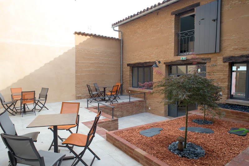 Hotel Les Rives de la Save in L'Isle-Jourdain, France