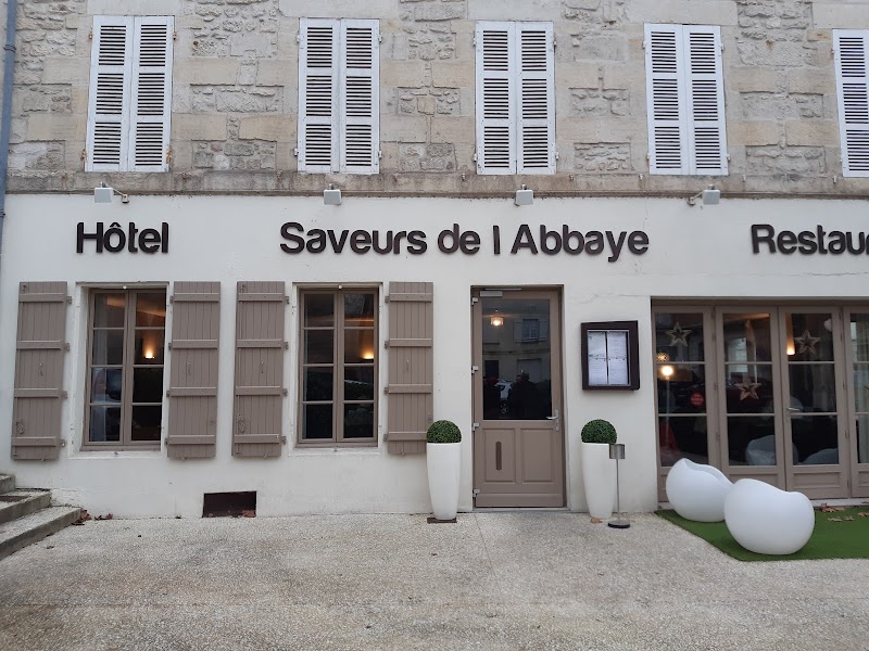 Hotel Les Saveurs de l'Abbaye in Saintes, France