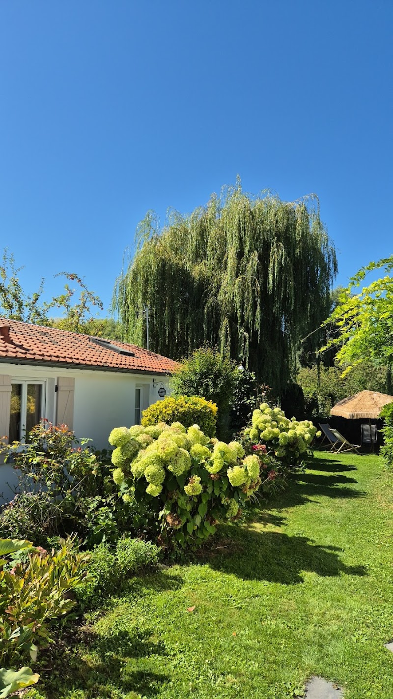 Hotel Les Trois Roses in Abbeville, France