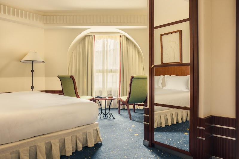 Hotel Les Voyageurs in Chartres, France