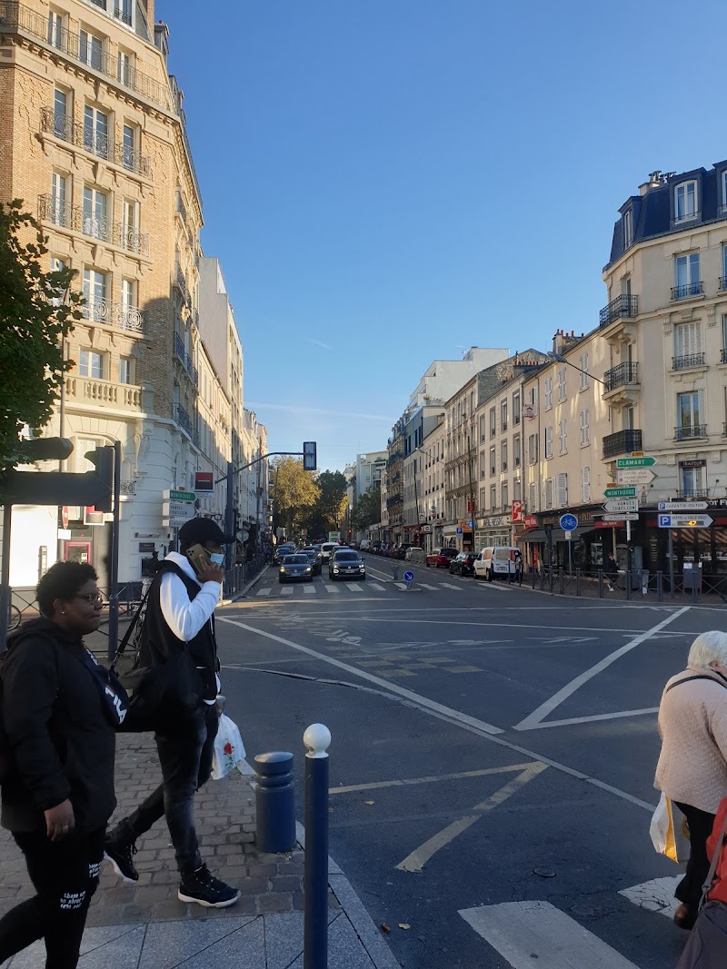 Hotel Moderne in Issy-les-Moulineaux, France