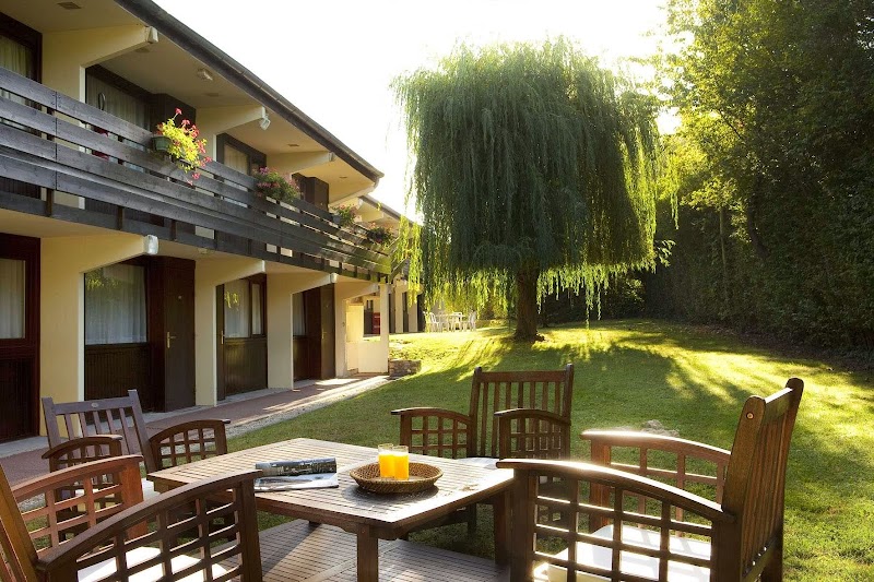 Hotel Pavillon des Gatines in Plaisir, France