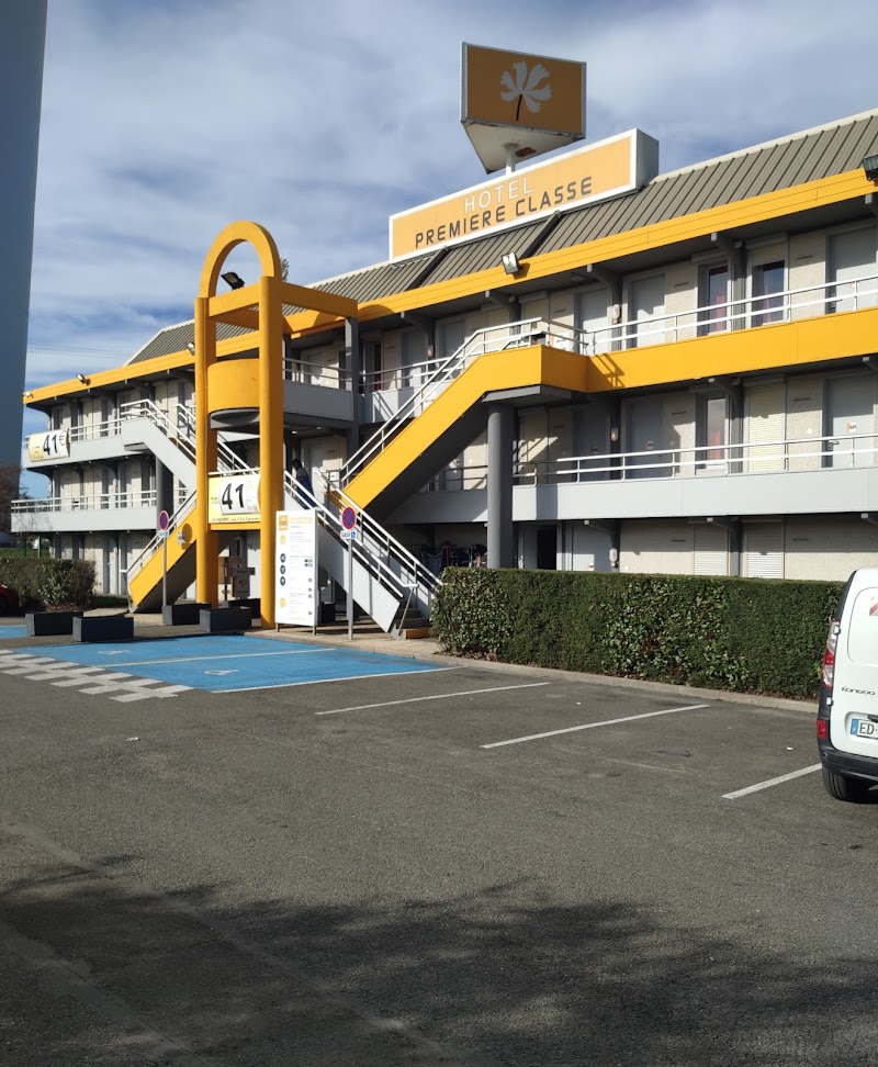 Hotel Premiere Classe St Quentin en Yvelines - Elancourt in Trappes, France