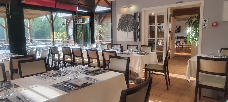 Hotel Restaurant Beau Rivage in Mayenne, France