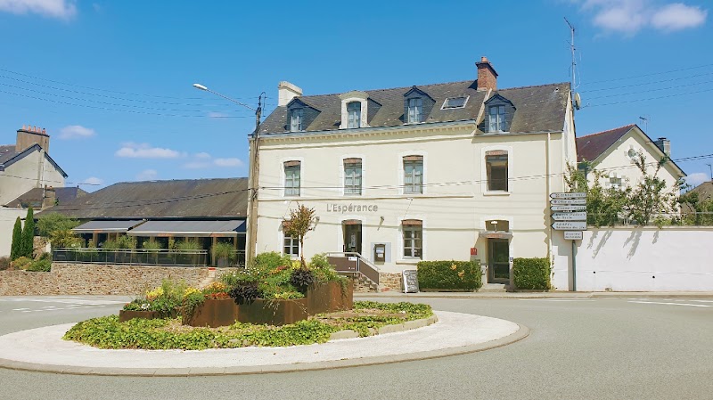 Hôtel Restaurant L'Espérance in Mayenne, France