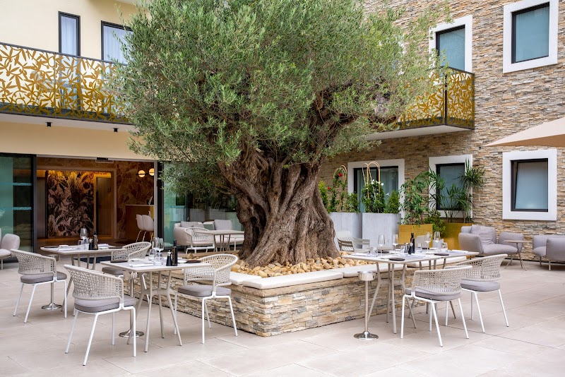 Hotel Restaurant L'Ilot du Golf in Mandelieu-la-Napoule, France