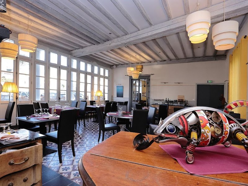 Hotel Restaurant Le Relais Saint-Louis in Alencon, France