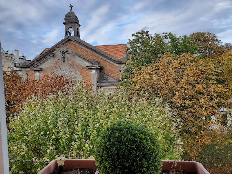 Hotel Saint Alban in Saint-Maur-des-Fosses, France