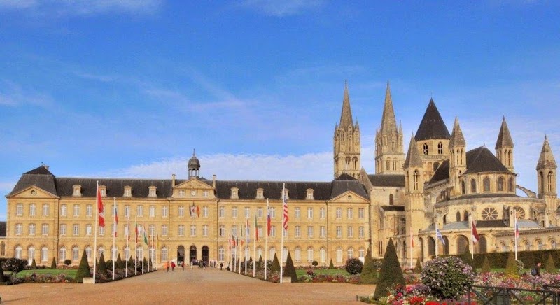 Hotel Saint-Etienne in Caen, France