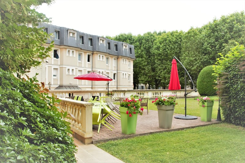 Hotel The Originals Sens Archotel in Sens, France
