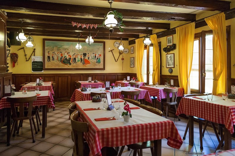 Hotel Zum Schnogaloch in Obernai, France