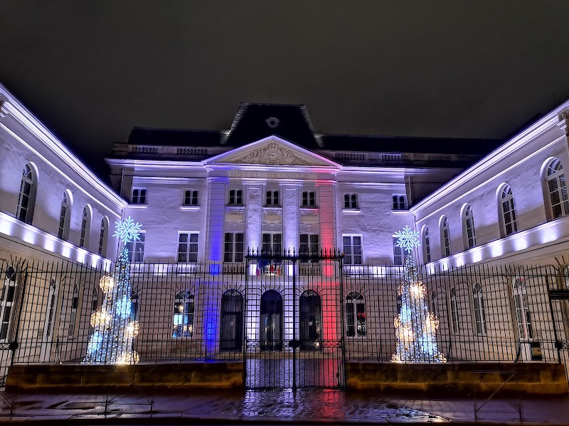Hôtel de la Mairie in Issy-les-Moulineaux, France