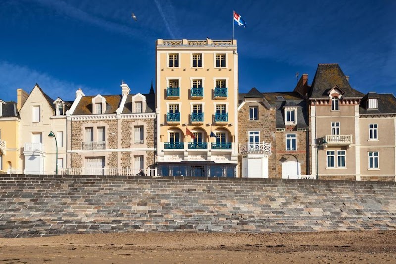 Hotel des Ambassadeurs in Concarneau, France