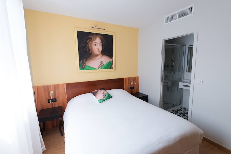 Hotel des Lys in Versailles, France