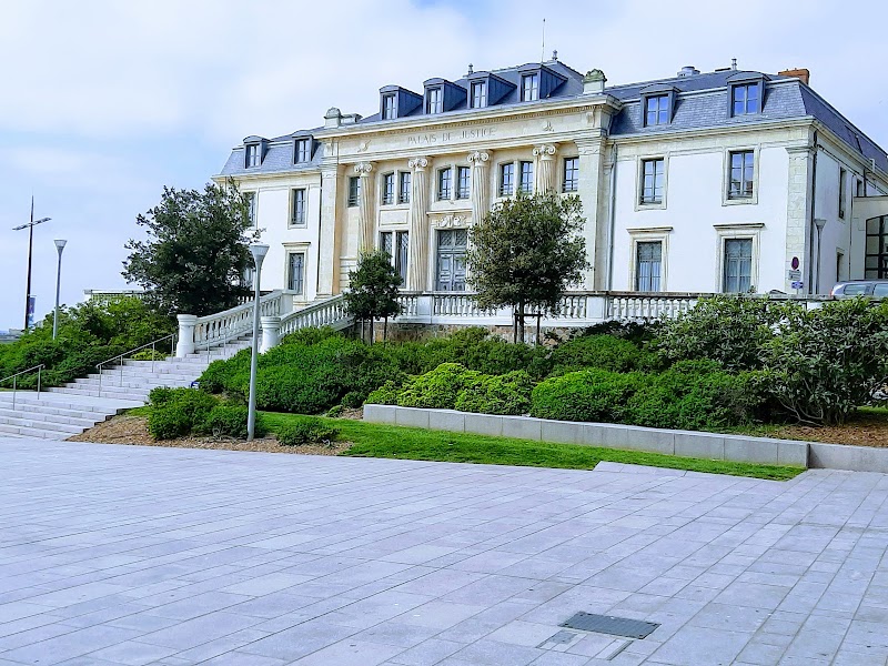 Hotel du Commerce in Les Sables-d'Olonne, France