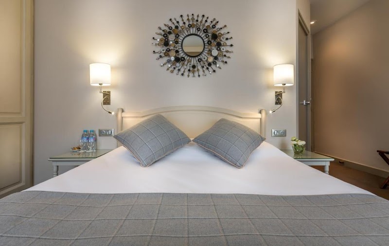 Hotel la Residence du Berry in Versailles, France