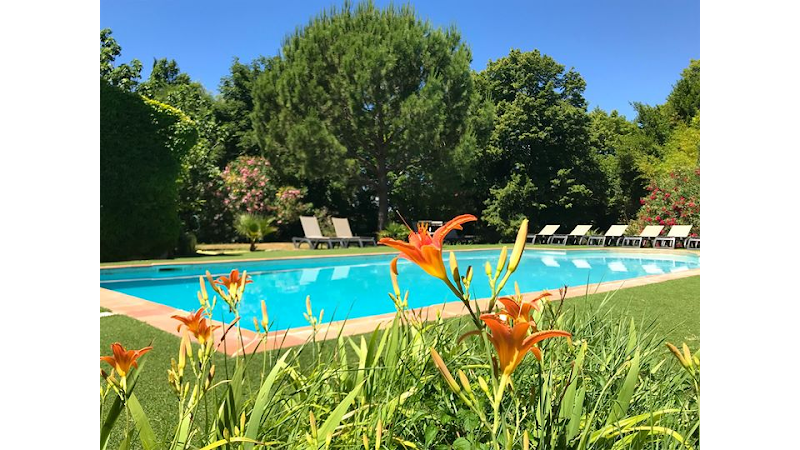 Inter-Hotel du Parc in Entraigues-sur-la-Sorgue, France
