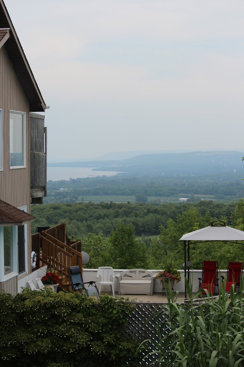 Irish Mountain Bed and Breakfast in Meaford, Canada