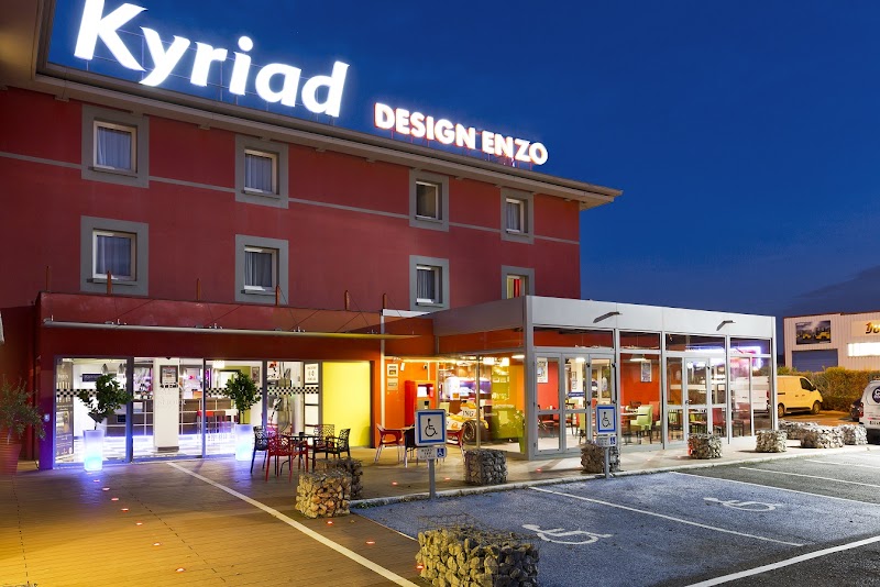 Kyriad Design Enzo Reims Tinqueux in Tinqueux, France
