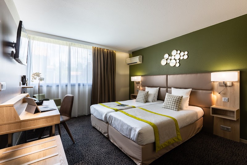 Kyriad Prestige Bordeaux Ouest Merignac in Merignac, France