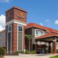 La Quinta Inn & Suites by Wyndham Cleveland TX