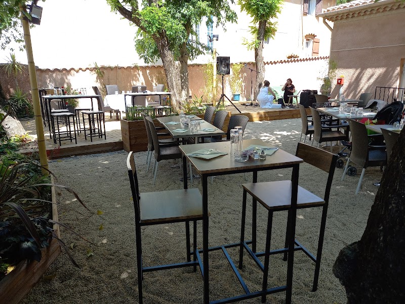 Le Clos Des Acacias in Saint-Cyr-sur-Mer, France